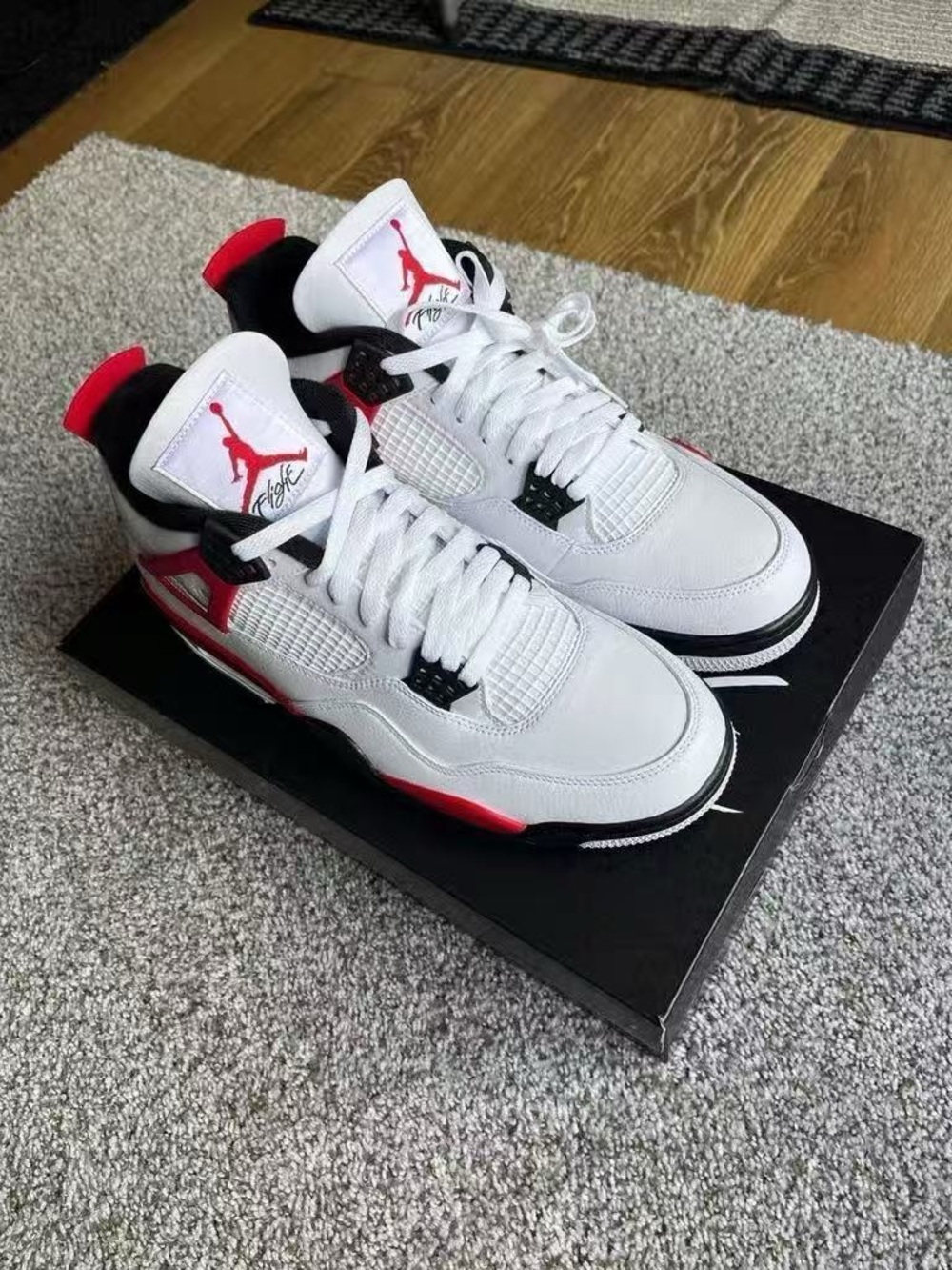 👟 New - Air Jordan 4 Retro Red Cement - Picture 3 of 9